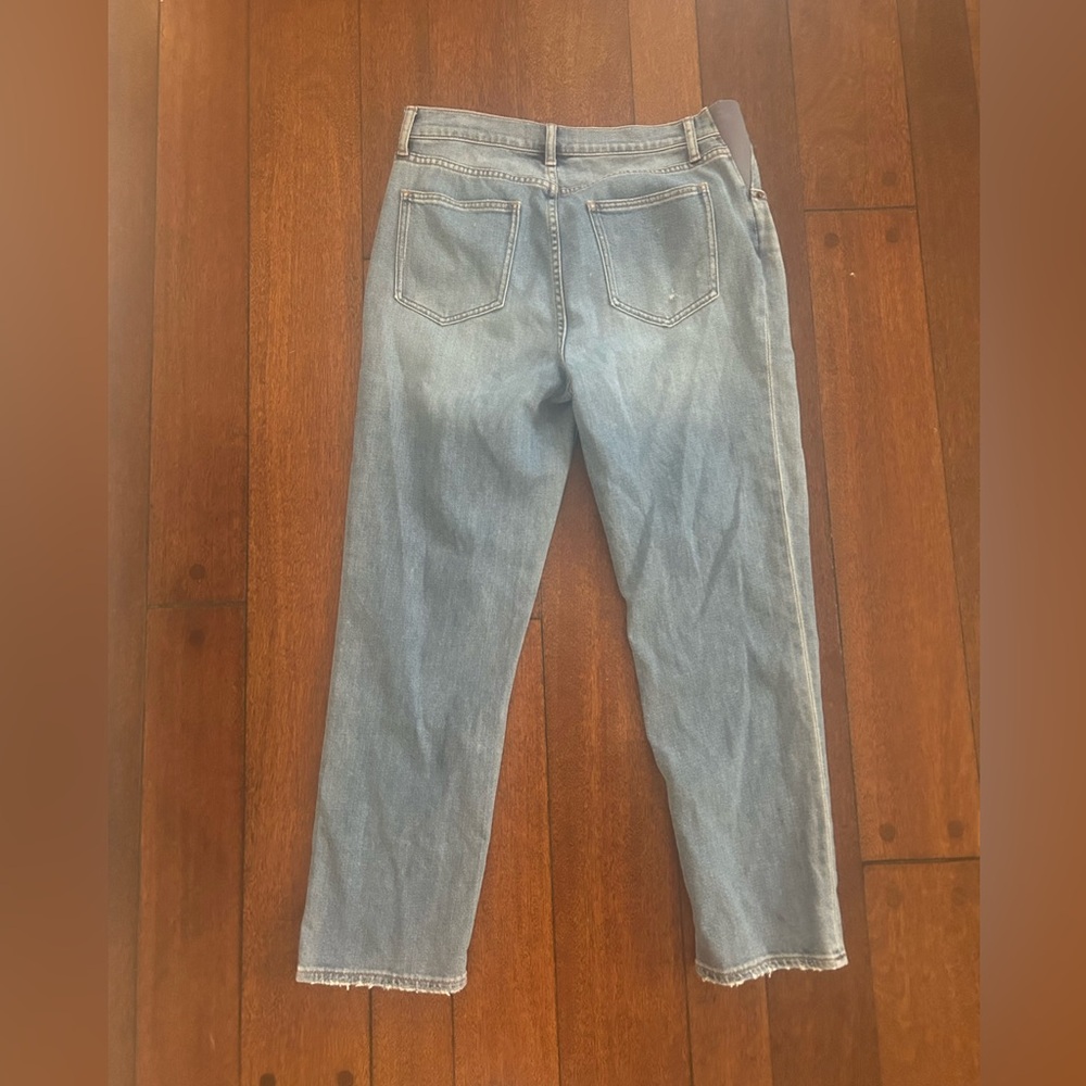 The boyfriend maternity jeans in destroyed light wash